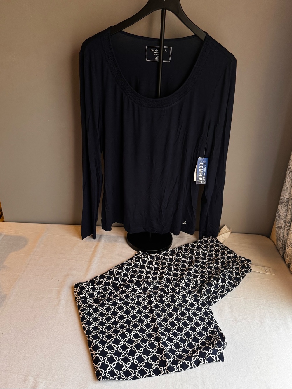 Nautica Navy Long-Sleeve Pajama Top with Navy & White Patterned Pants Size Large